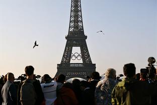 哎哟不错哦？周杰伦晒巴黎联名球衣：范特西，让龙盘踞巴黎铁塔